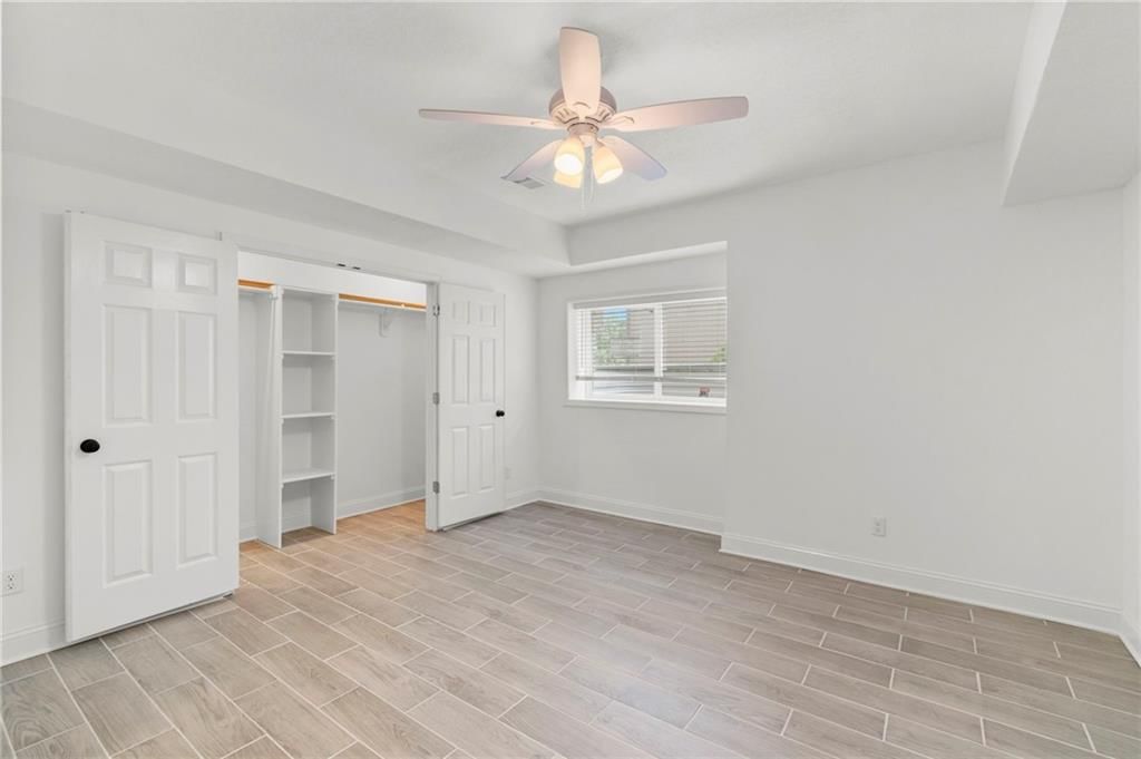 9020 N Oxford Avenue — photo 43