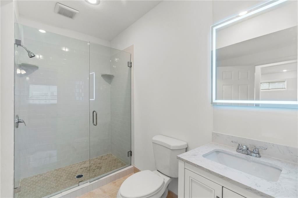 9020 N Oxford Avenue — photo 45