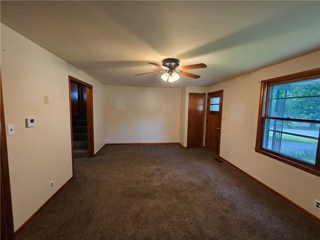 210 W Fields Boulevard — photo 4