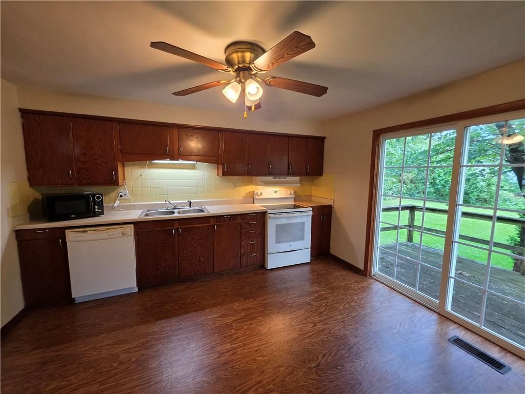 210 W Fields Boulevard — photo 6