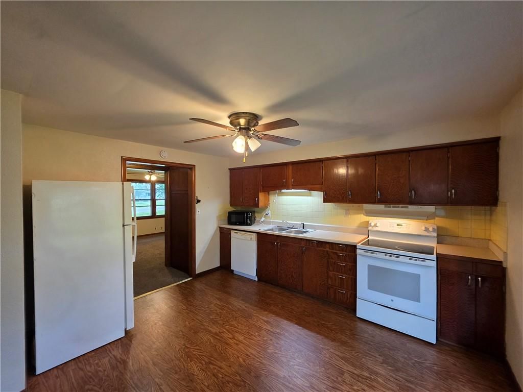 210 W Fields Boulevard — photo 7