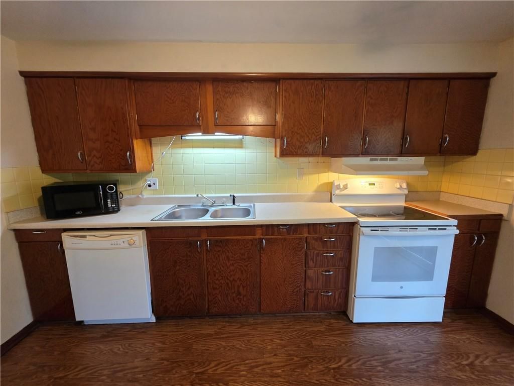 210 W Fields Boulevard — photo 9