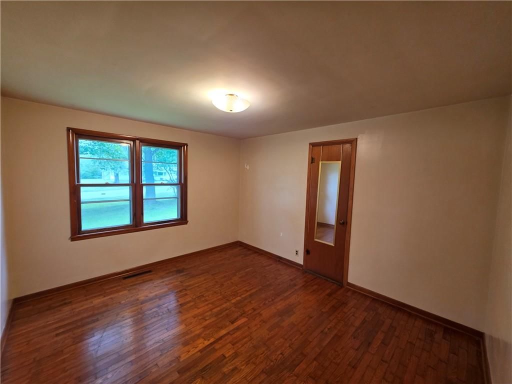 210 W Fields Boulevard — photo 11
