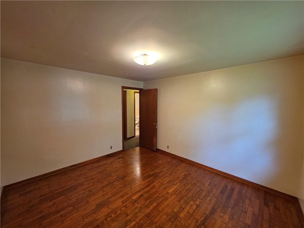 210 W Fields Boulevard — photo 13
