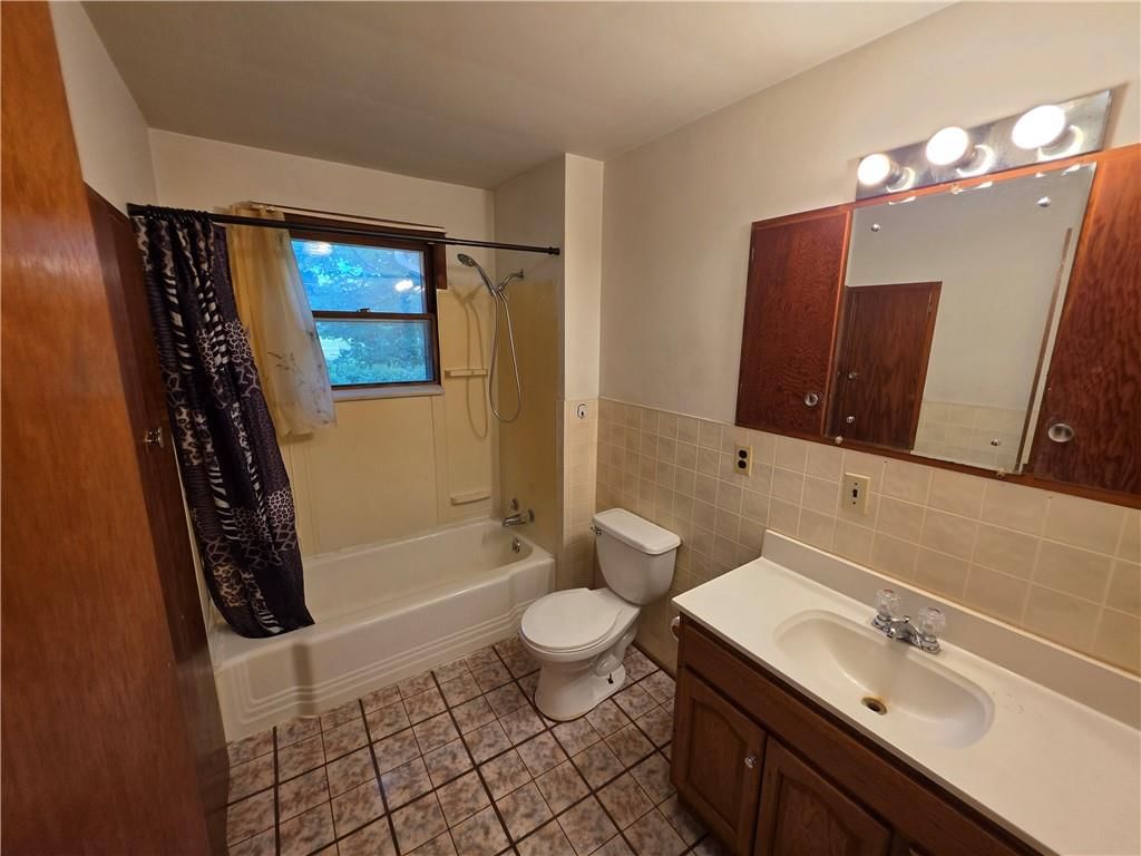 210 W Fields Boulevard — photo 15