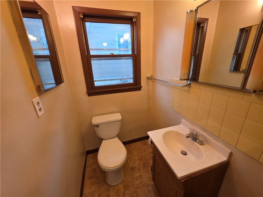 210 W Fields Boulevard — photo 24