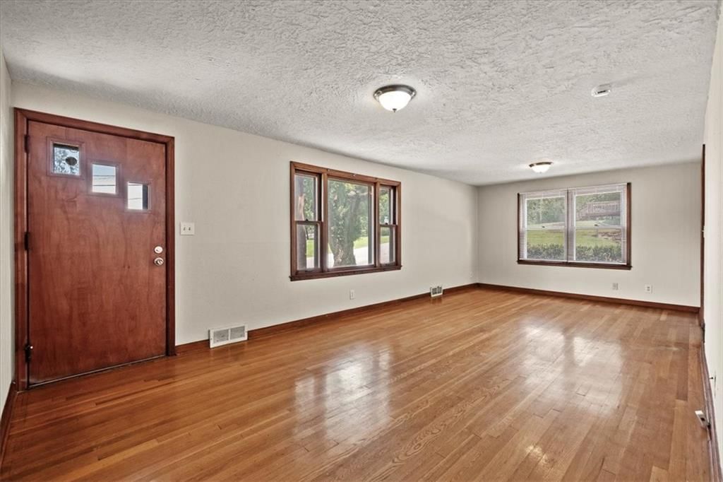 8905 E 55TH Street — photo 4