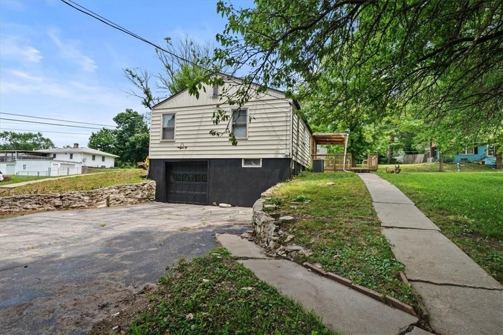 8905 E 55TH Street — photo 24