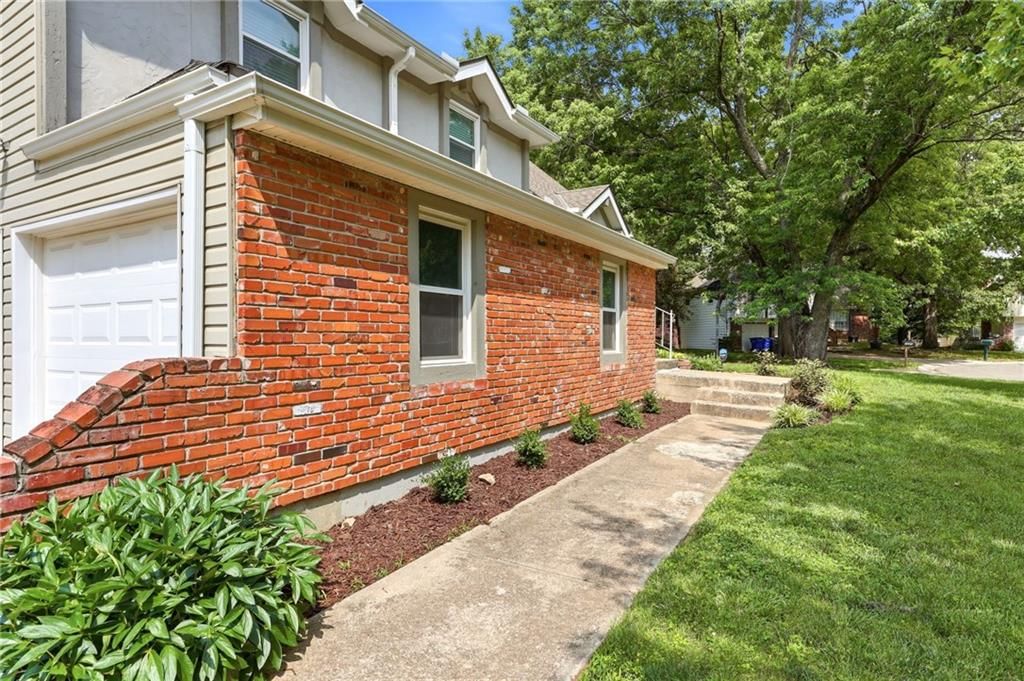 1845 E 152nd Court — photo 3
