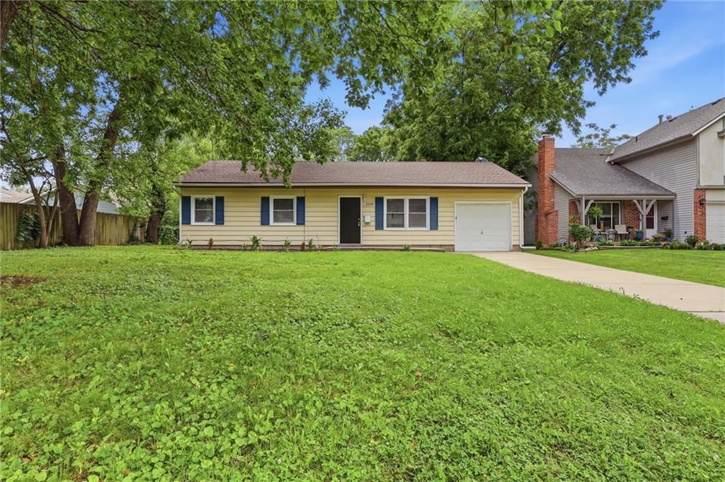 8338 Santa Fe Lane, Overland Park, KS