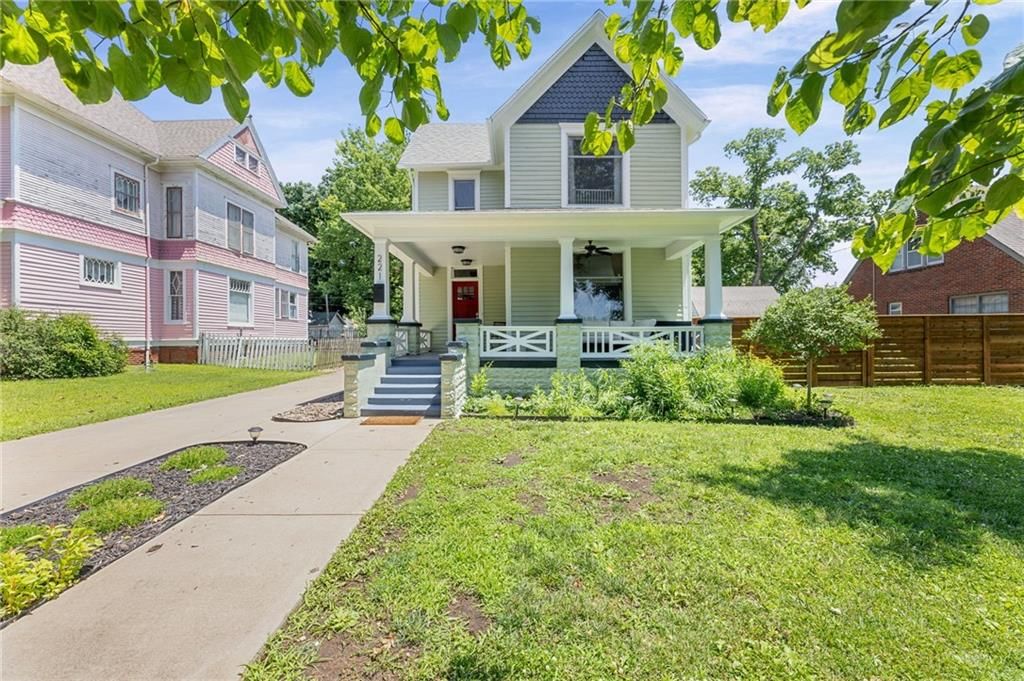 221 S Colborn Street — photo 1