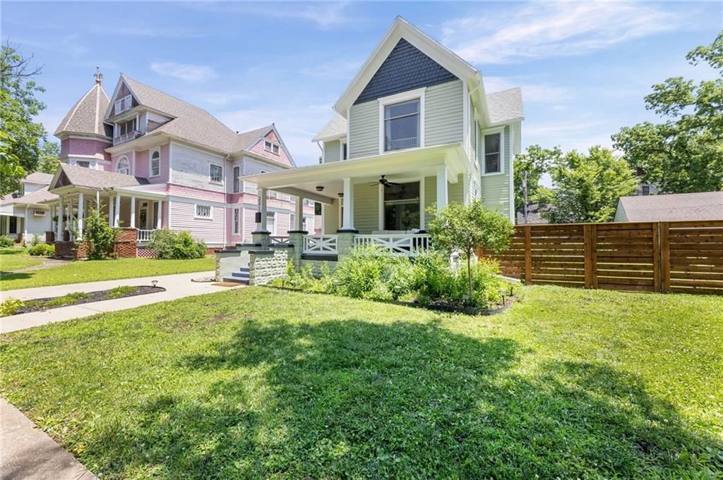 221 S Colborn Street — photo 3