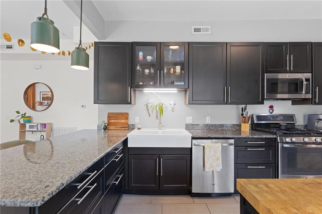 221 S Colborn Street — photo 17