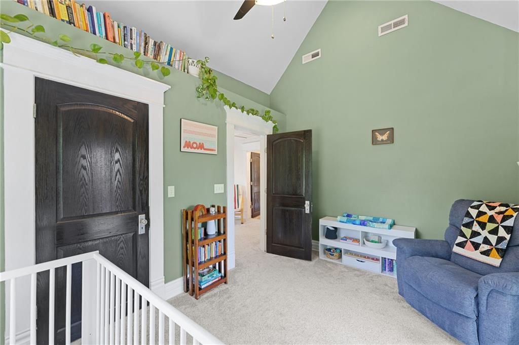 221 S Colborn Street — photo 33