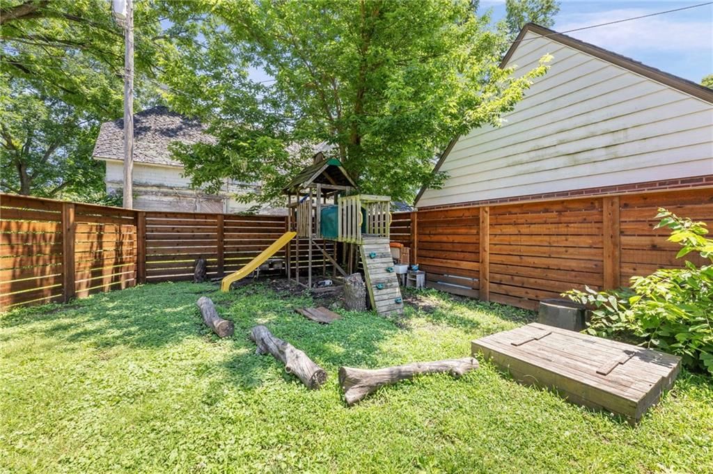 221 S Colborn Street — photo 37
