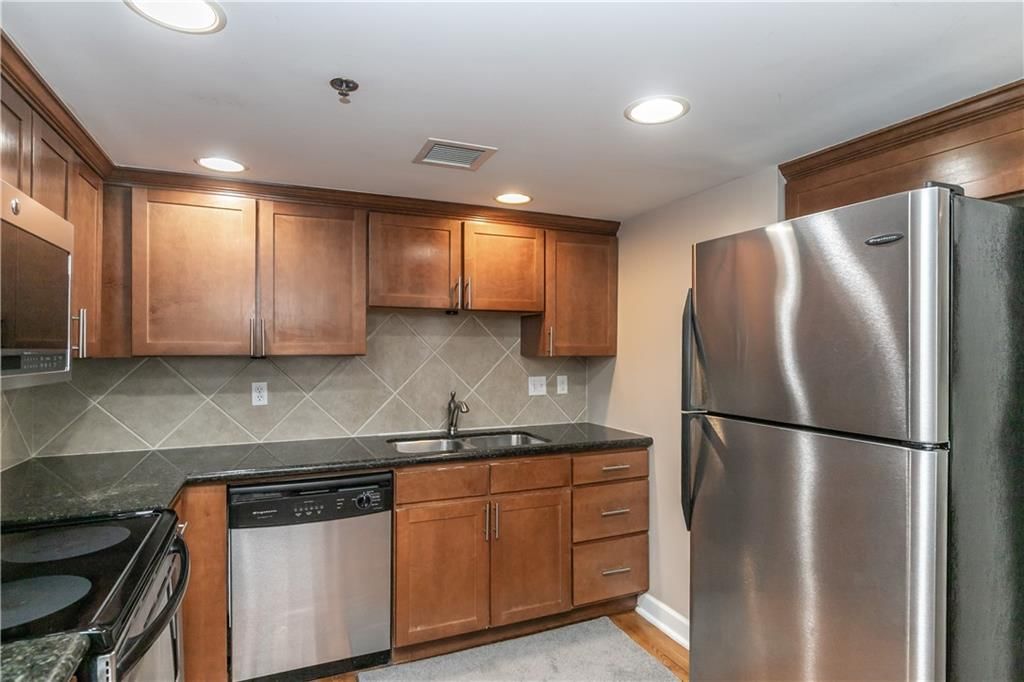 600 Admiral Boulevard — photo 20