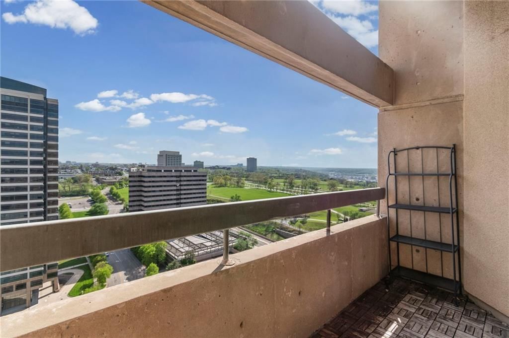 2510 Grand Boulevard — photo 37