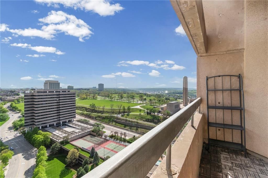 2510 Grand Boulevard — photo 40