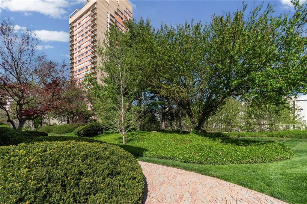 2510 Grand Boulevard — photo 49