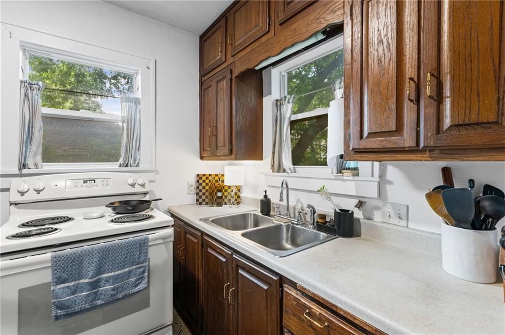 319 W 5th Street — photo 9