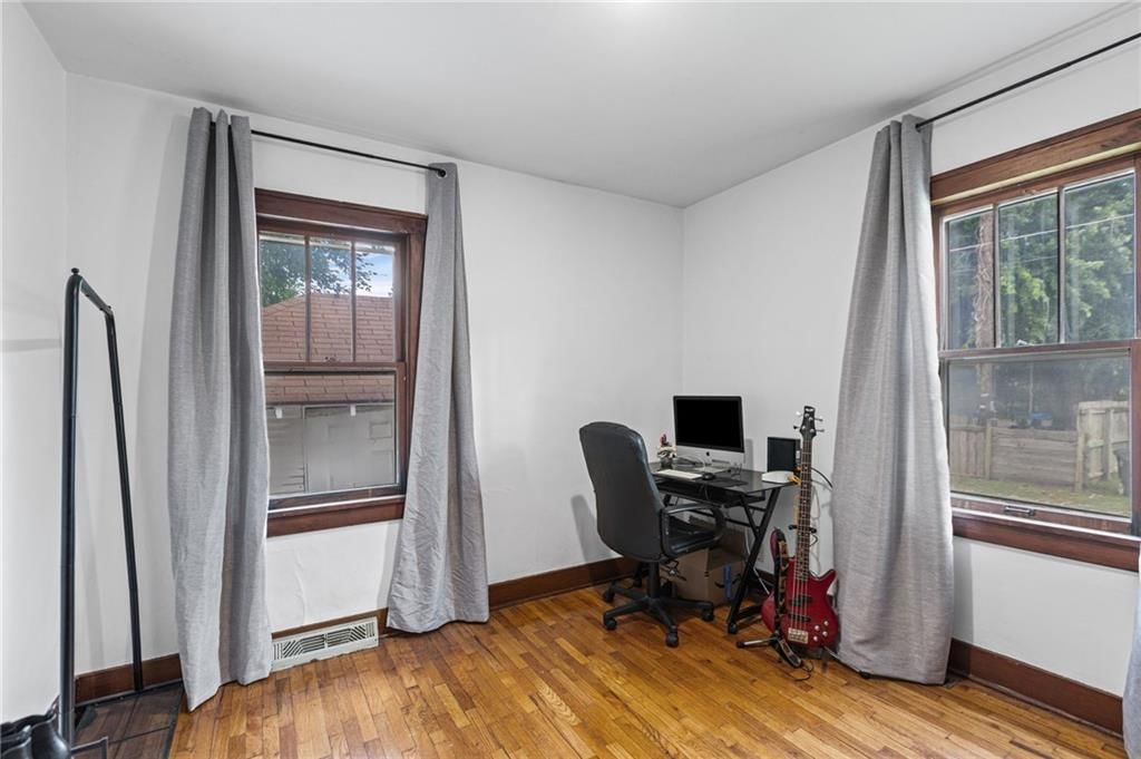 319 W 5th Street — photo 12