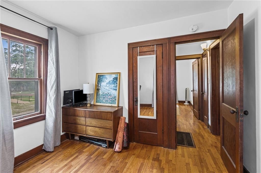 319 W 5th Street — photo 13