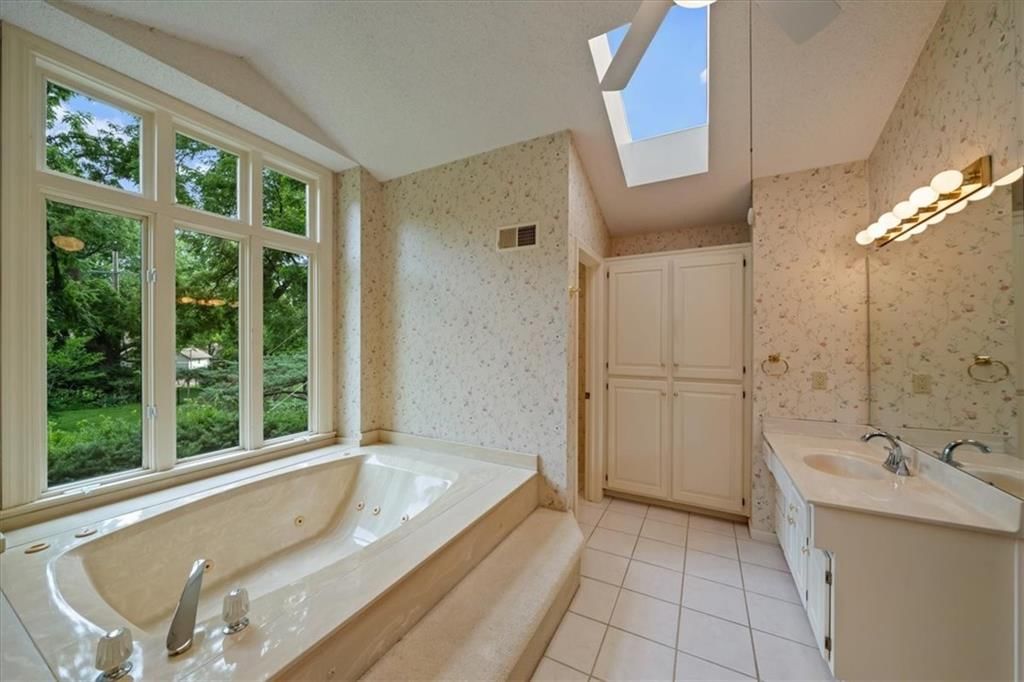 2326 W 95 Street — photo 19