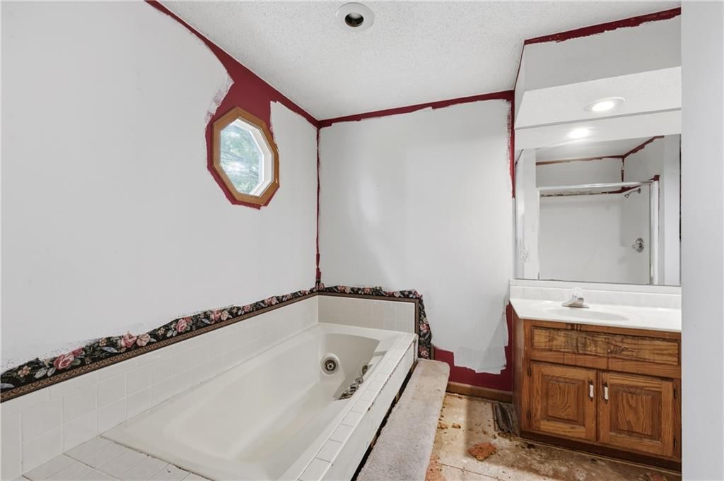1402 NW Weatherstone Lane — photo 22