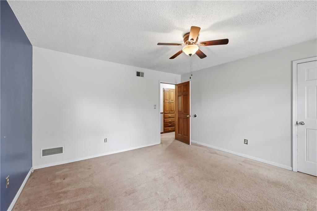 1402 NW Weatherstone Lane — photo 32
