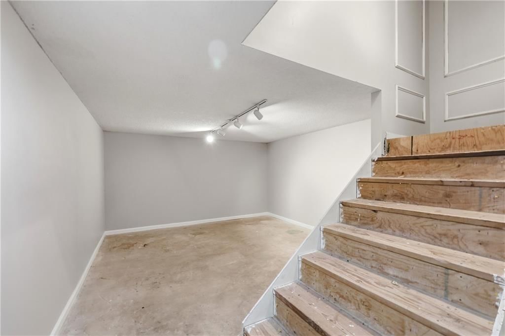 1402 NW Weatherstone Lane — photo 34
