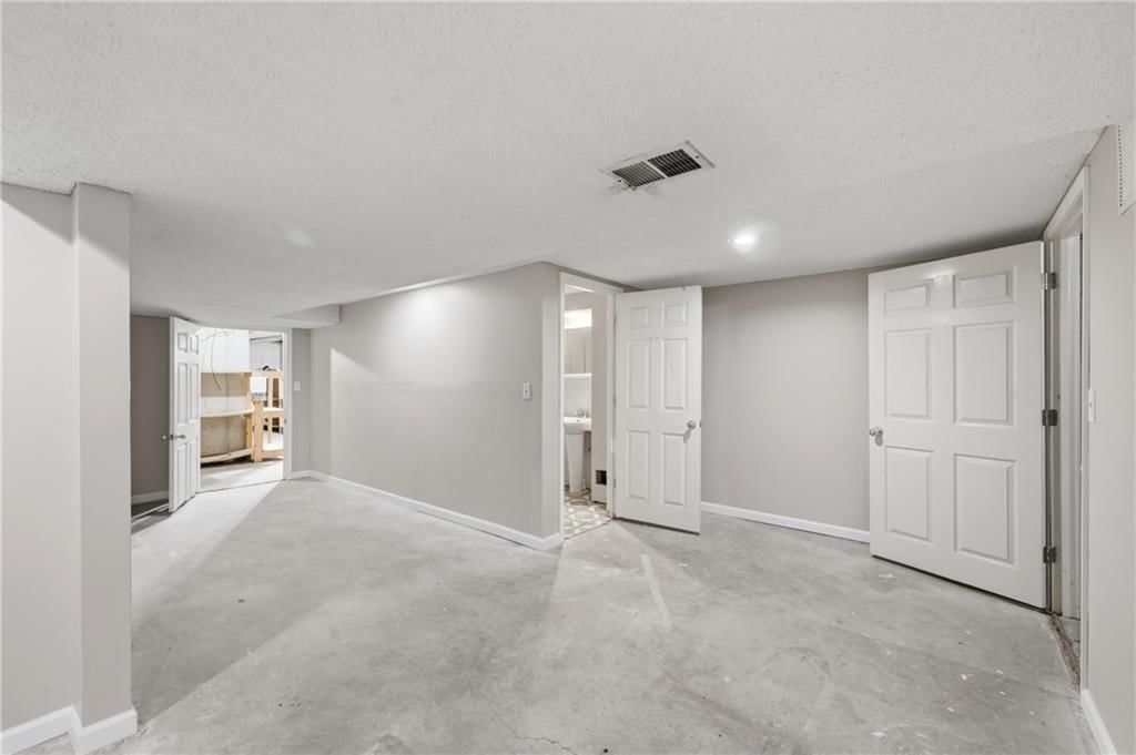 1402 NW Weatherstone Lane — photo 37