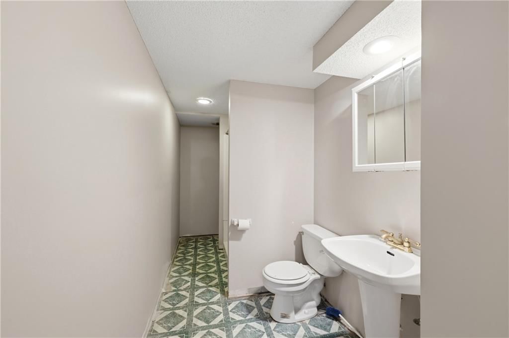 1402 NW Weatherstone Lane — photo 38