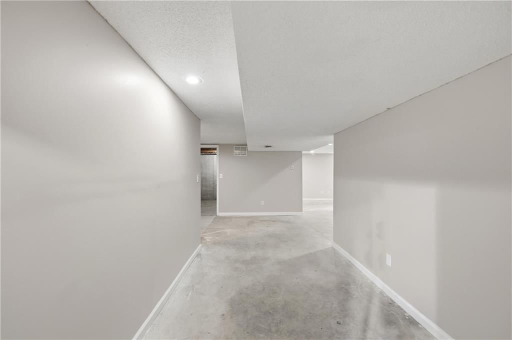 1402 NW Weatherstone Lane — photo 39