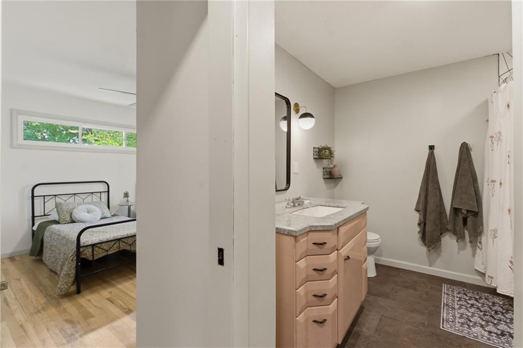 927 W 20th Terrace — photo 14