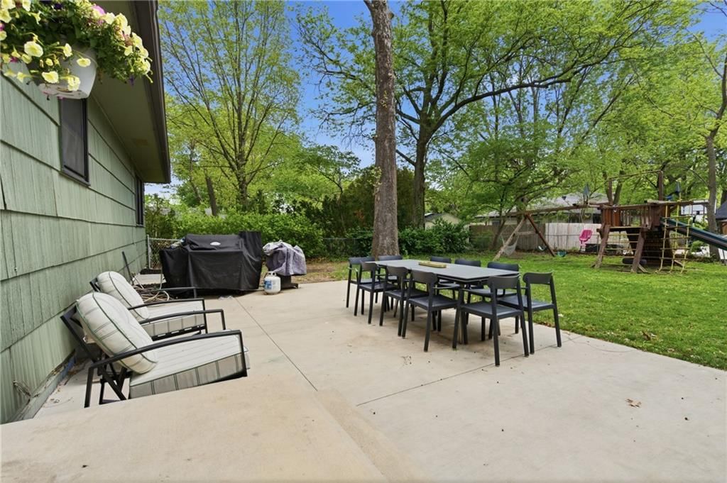927 W 20th Terrace — photo 24