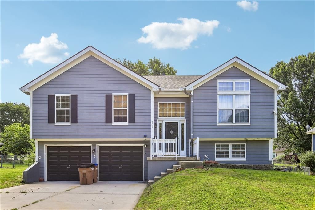 203 Broadmoor Drive — photo 1