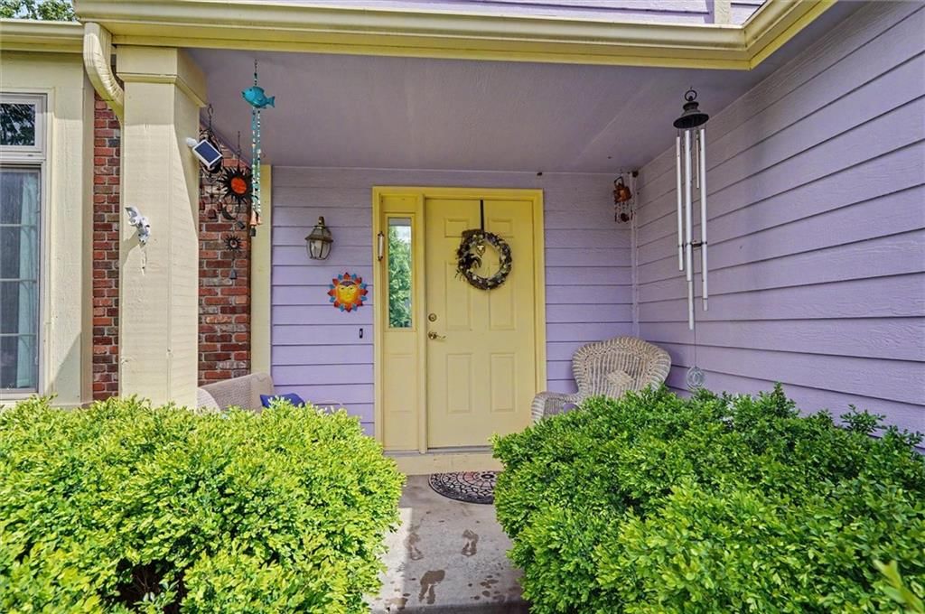 2408 Oxford Road — photo 5