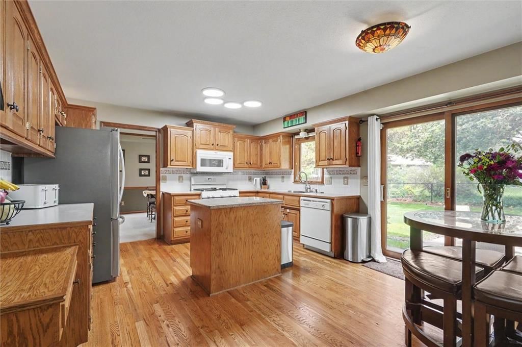2408 Oxford Road — photo 11