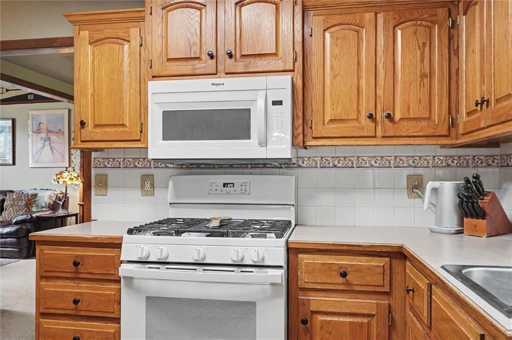 2408 Oxford Road — photo 13