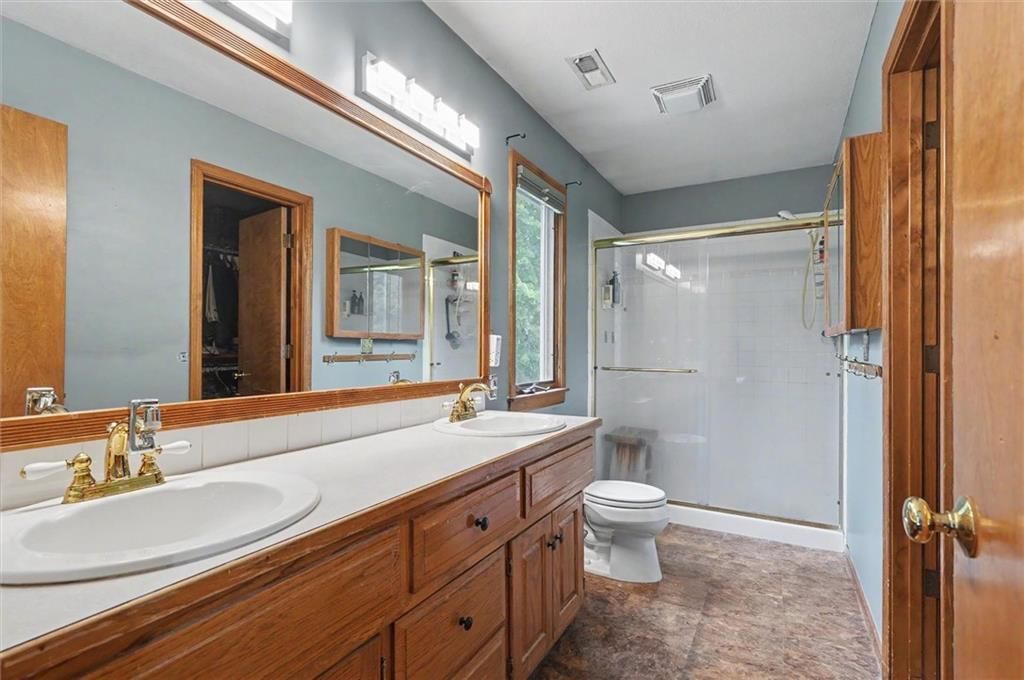 2408 Oxford Road — photo 32