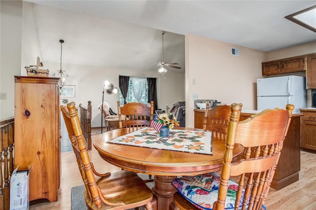 305 Pinetree Drive — photo 9