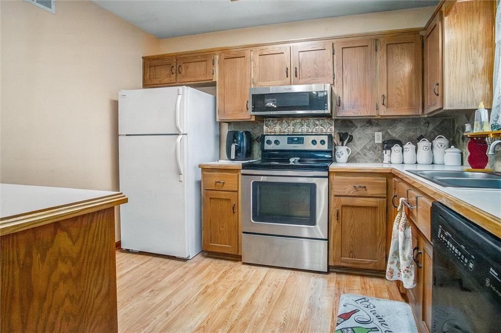 305 Pinetree Drive — photo 10