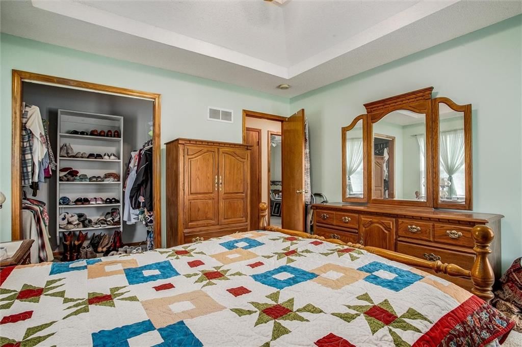 305 Pinetree Drive — photo 14