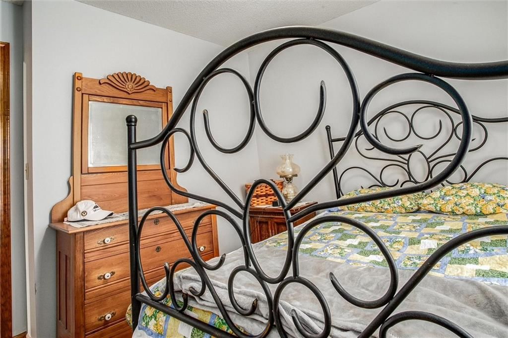 305 Pinetree Drive — photo 18