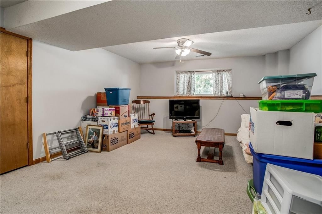 305 Pinetree Drive — photo 21