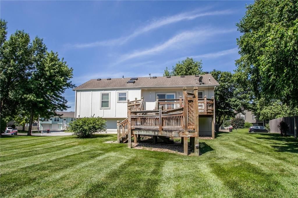 305 Pinetree Drive — photo 25