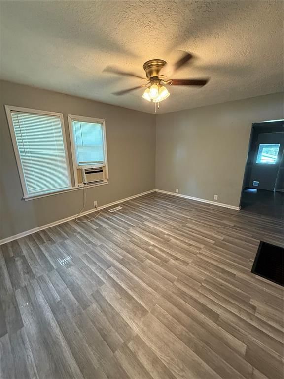 Photo 3 of 6 - 1614 S McCoy Street, Independence, MO 64055