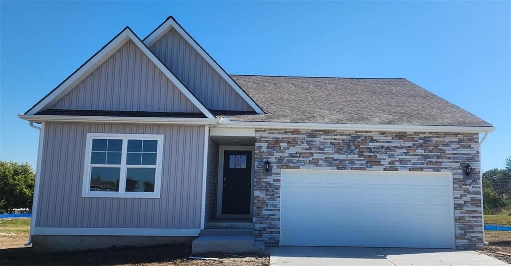 21529 Carrara Circle, Peculiar, MO: listing photo 2