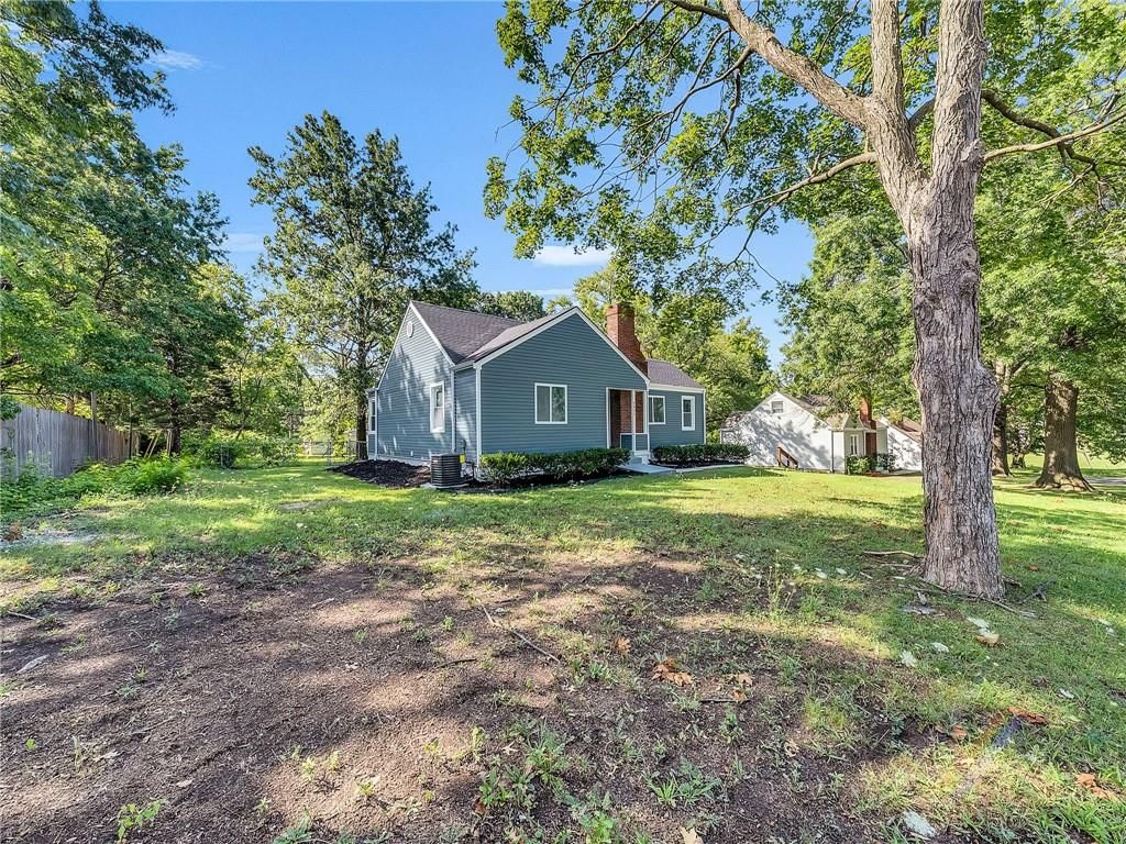 2421 NE Vivion Road — photo 8