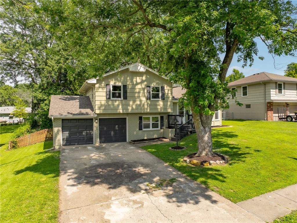 7323 Maywood Avenue — photo 2